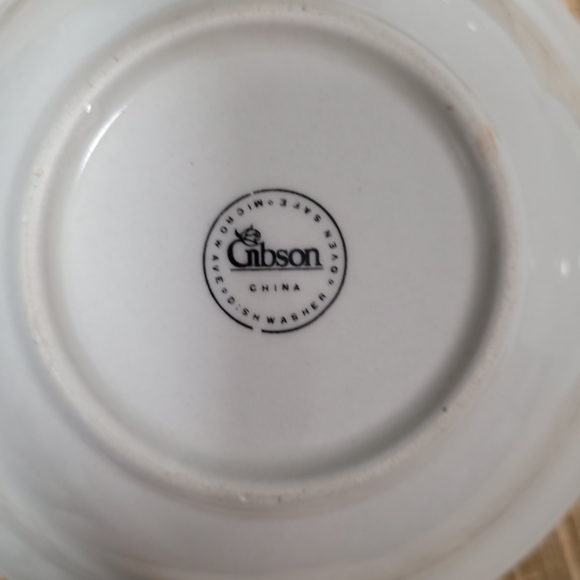 Gibson Classic White Dinnerware - Picture 1 of 4